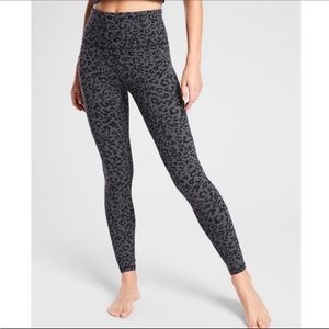 Athleta Salutation leggings size XS